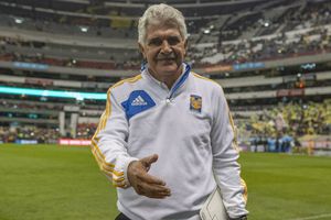 Tigres: Perrito estuvo atento a la conferencia del Tuca Ferretti