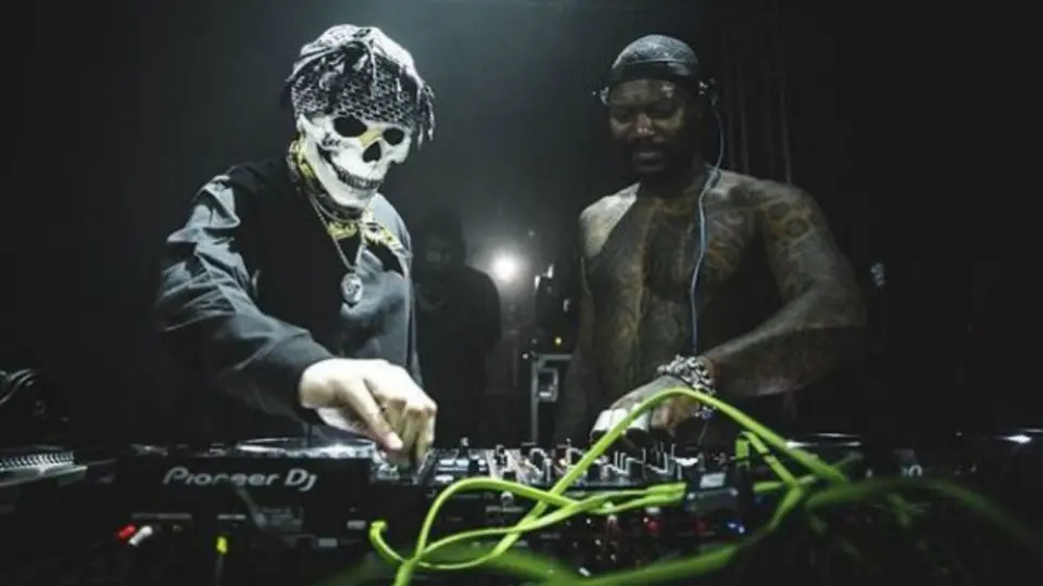 Djibril Cissé colgó los botines para convertirse en DJ