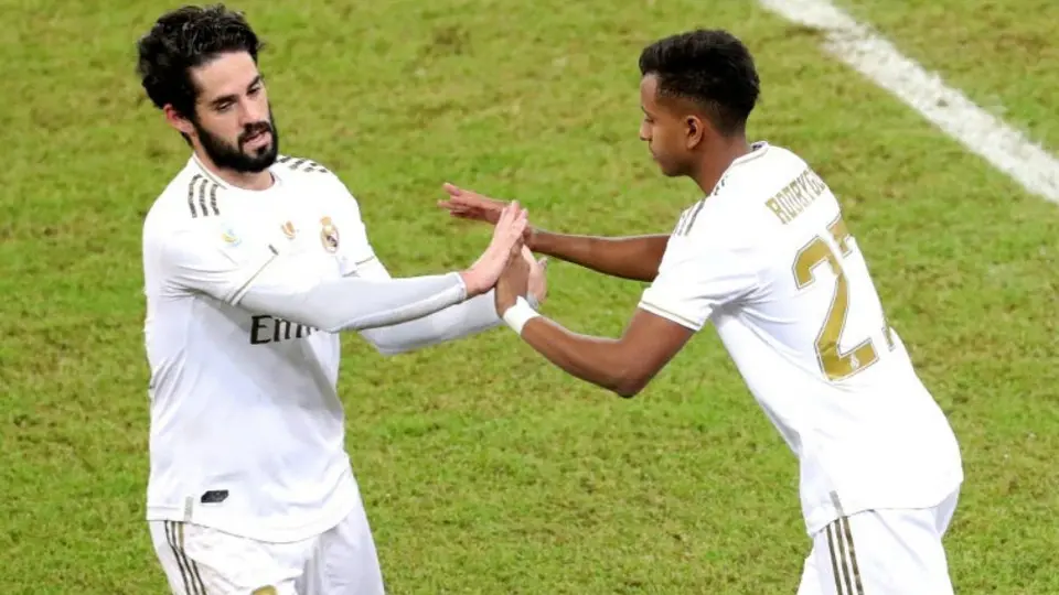 FIFA propone hacer hasta cinco cambios durante los partidos