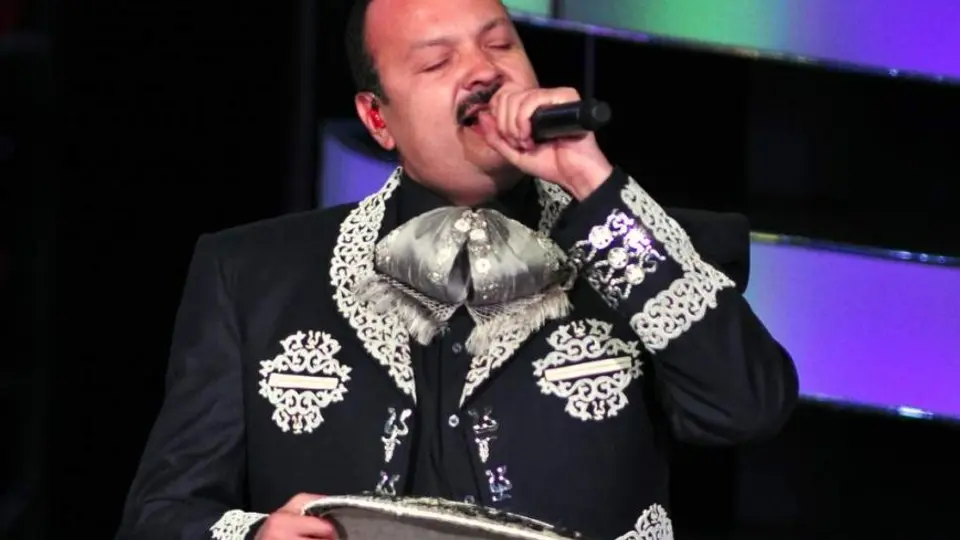 Pepe Aguilar a aficionados de Chivas: 'Cálmense güeyes'