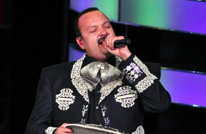 Pepe Aguilar a aficionados de Chivas: 'Cálmense güeyes'