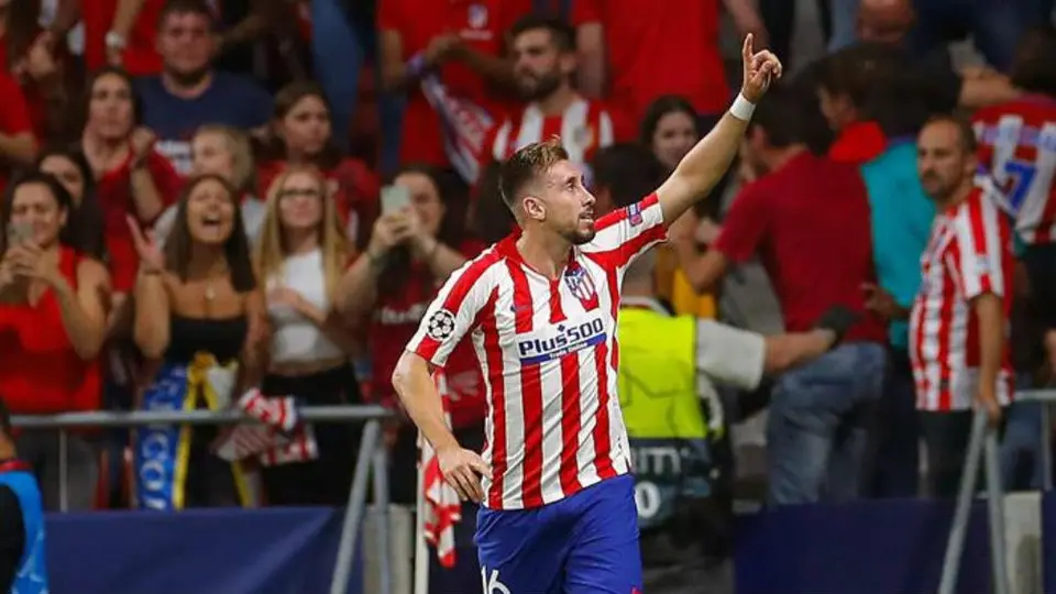 Iker Casillas se alegra por gol de Héctor Herrera en Champions League