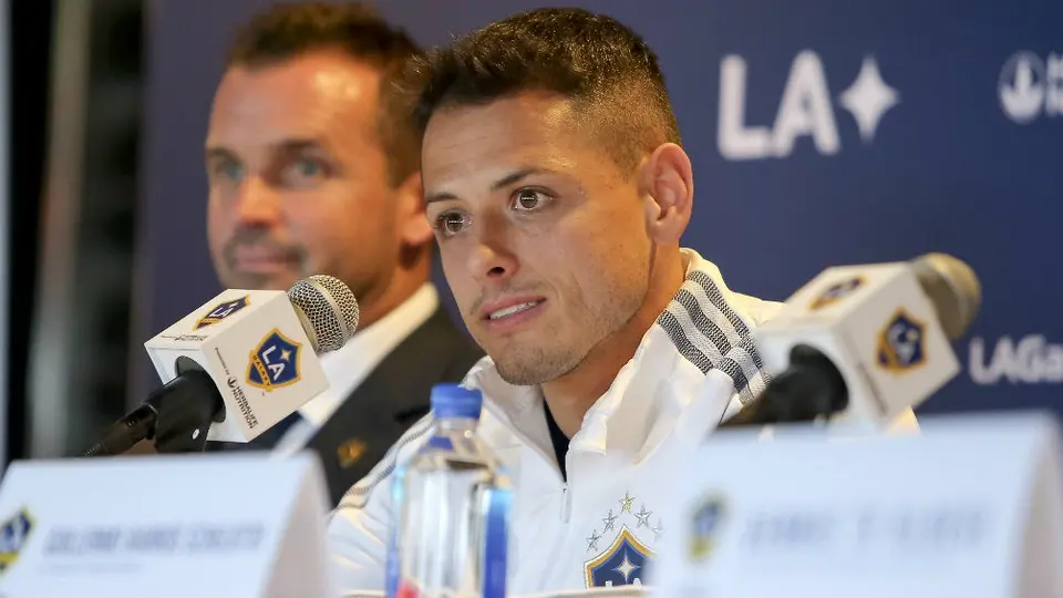 Hugo Sánchez a Chicharito: 'Sí eres una leyenda, pero no lo digas tú Javier'