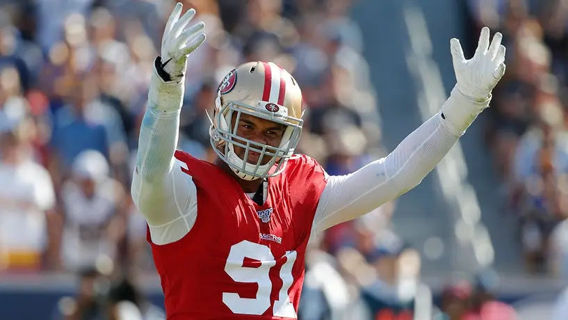 49ers extendieron cinco años el contrato de Arik Armstead