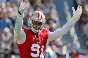 49ers extendieron cinco años el contrato de Arik Armstead