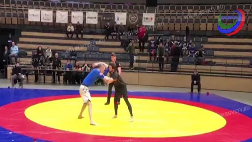 VIDEO: Luchador ruso se fracturó el cuello en plena competencia