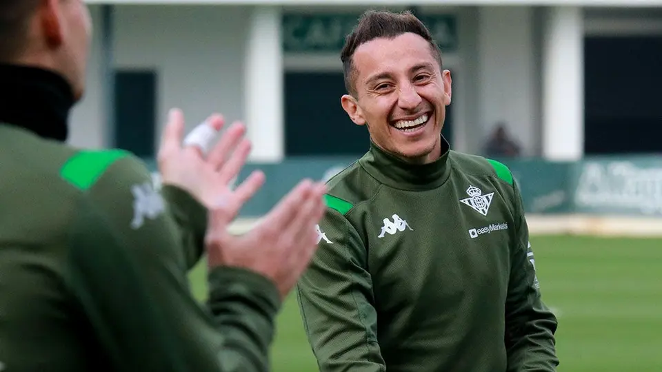 Andrés Guardado volvió a entrenar con Betis y jugaría vs Leganés