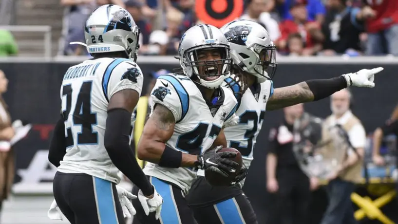 Panthers superó a Texans en juego en el que brilló su defensiva