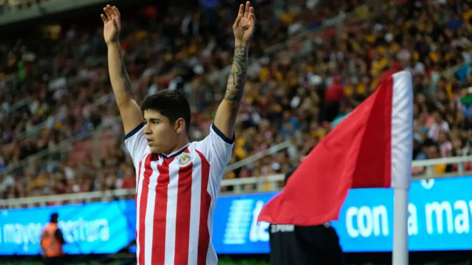 Miguel Ponce y Chofis López, la solución de Tena a las bajas en Chivas