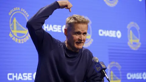 Steve Kerr critica las actitudes de Trump como presidente de EU