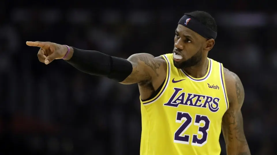 LeBron planea proporcionar residencias a familias y estudiantes que lo necesiten