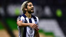 Rodolfo Pizarro llamó 'deforme' a un aficionado en Twitter