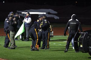 Tiroteo en partido de futbol americano dejó tres heridos y cinco detenidos