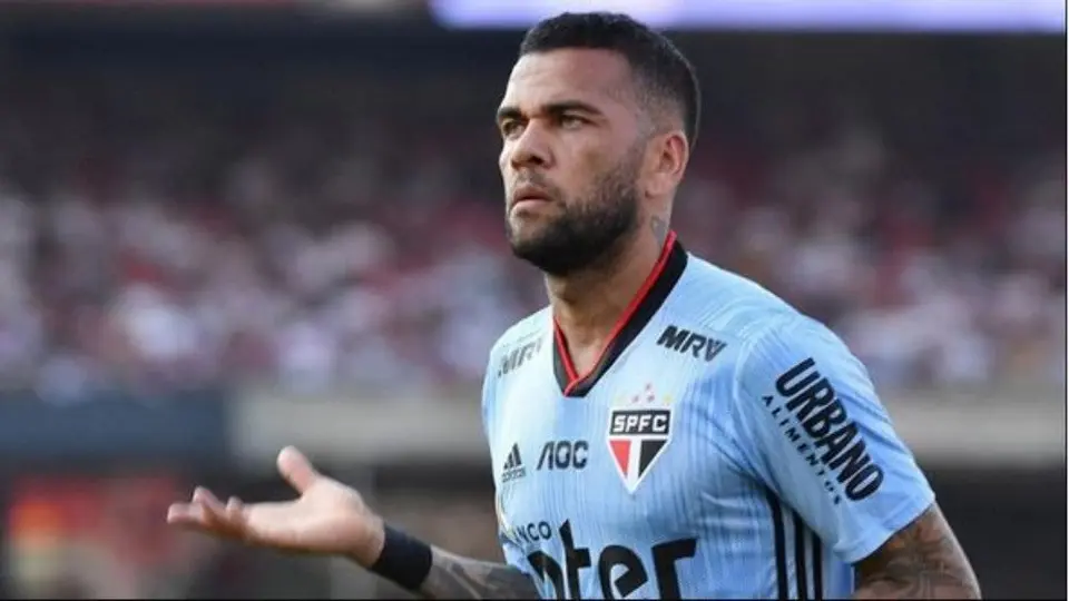 Dani Alves criticó la postura de Jair Bolsonaro ante el coronavirus