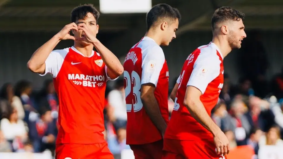 Sevilla goleó al Escobedo en Copa del Rey con Chicharito los últimos minutos
