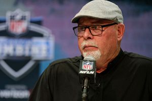 Bruce Arians: 'Brady puede hacer lo que sea que queramos'