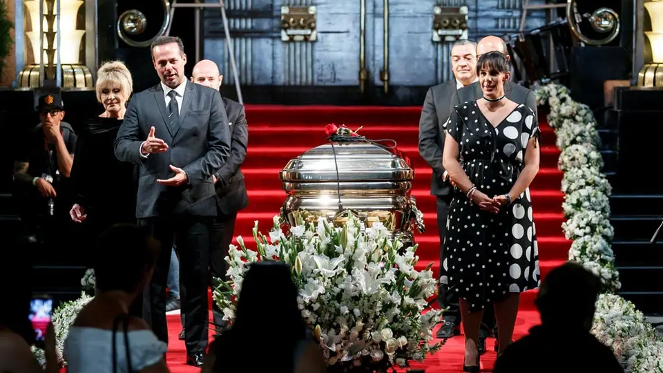 Celebridades dieron último adiós a José José en Bellas Artes