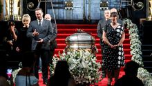 Celebridades dieron último adiós a José José en Bellas Artes