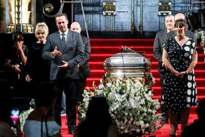 Celebridades dieron último adiós a José José en Bellas Artes