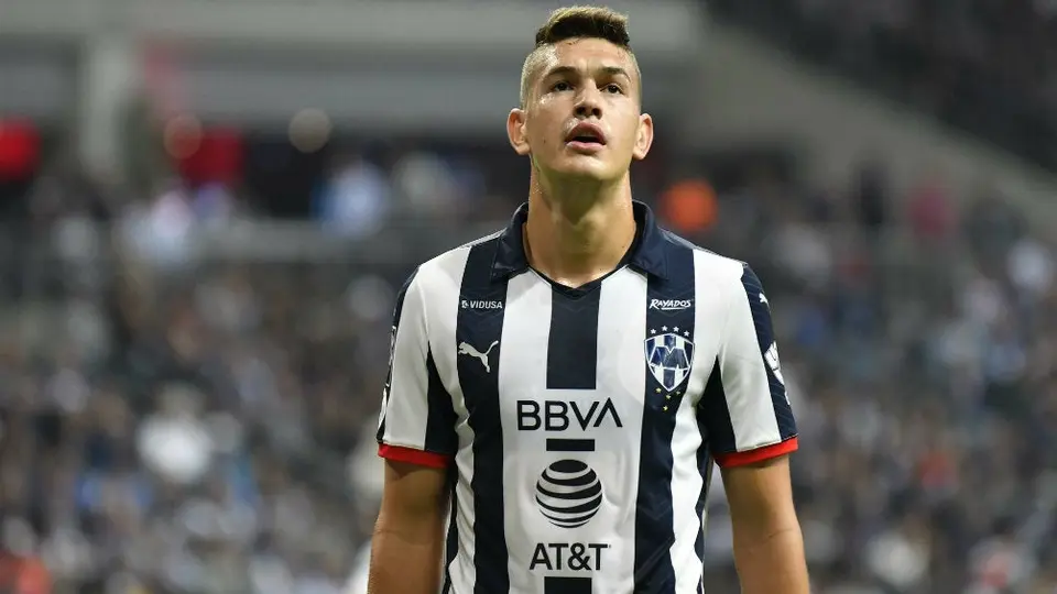 César Montes estaría en el radar del Valencia y el Porto