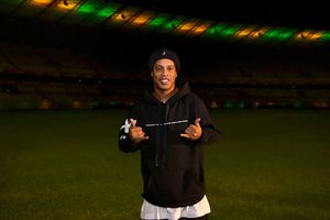Así será el uniforme de Ronaldinho para partido en Cancún