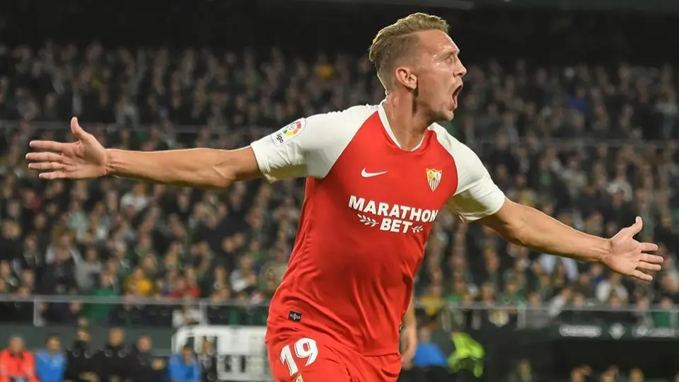 Sevilla se quedó con el Derbi al derrotar a Betis y Guardado sin Chicharito