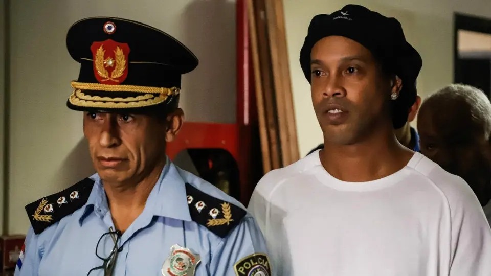 Ronaldinho y su hermano permanecerán en prisión preventiva