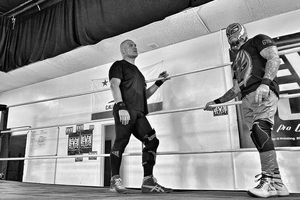 Caín Velásquez hará equipo con Rey Mysterio en SuperShow de CDMX