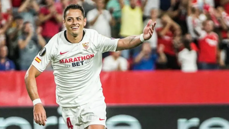 Chicharito Hernández volvió a marcar con el Sevilla en la Europa League