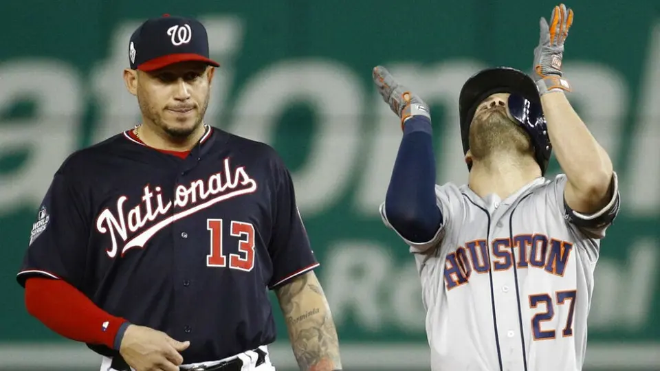 Astros despertó en la Serie Mundial y derrotó de visita a los Nationals