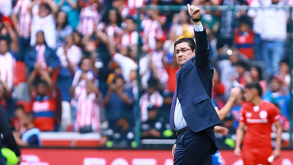 Chivas: Luis Fernando Tena estrenó cuenta de Twitter tras ser ratificado
