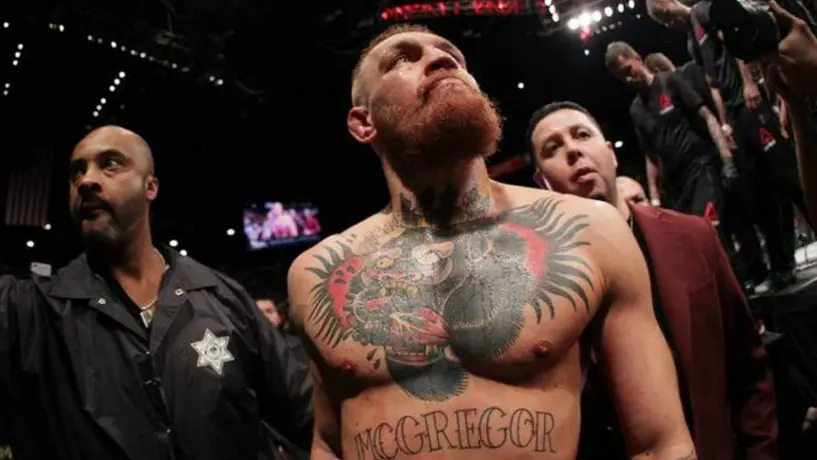 Triple H desea poder firmar a Conor McGregor para la WWE