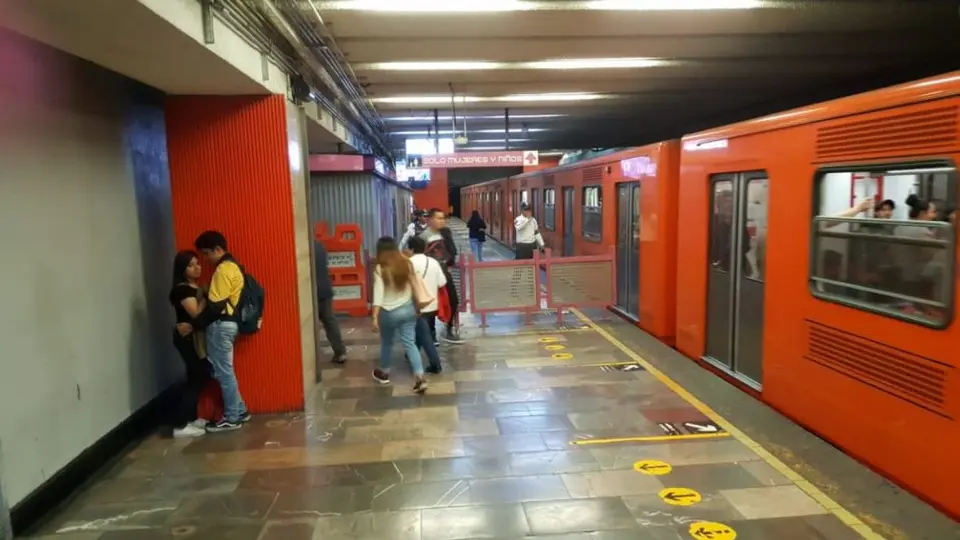 Detuvieron a hombre que eyaculó sobre dos mujeres en el Metro de la CDMX