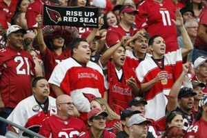 Pseudoaficionadas protagonizaron pelea en juego entre Arizona y Rams de la NFL