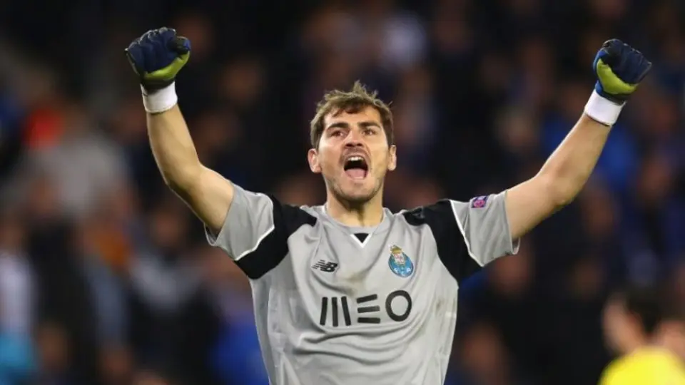 VIDEO: Iker Casillas 'cambió' a Cruz Azul por Pumas y cantó el Goya