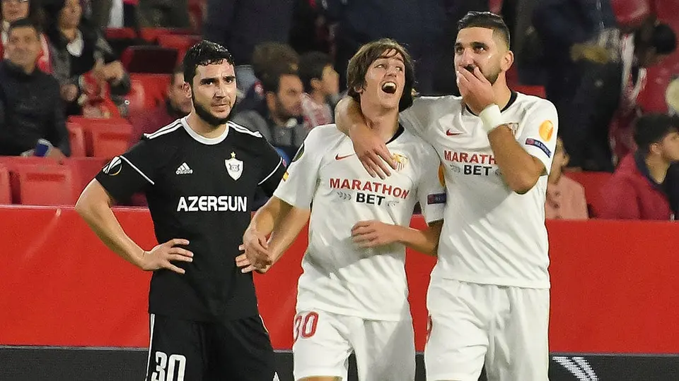 Chicharito y Sevilla vencieron al Qarabag y siguen invictos en Europa League