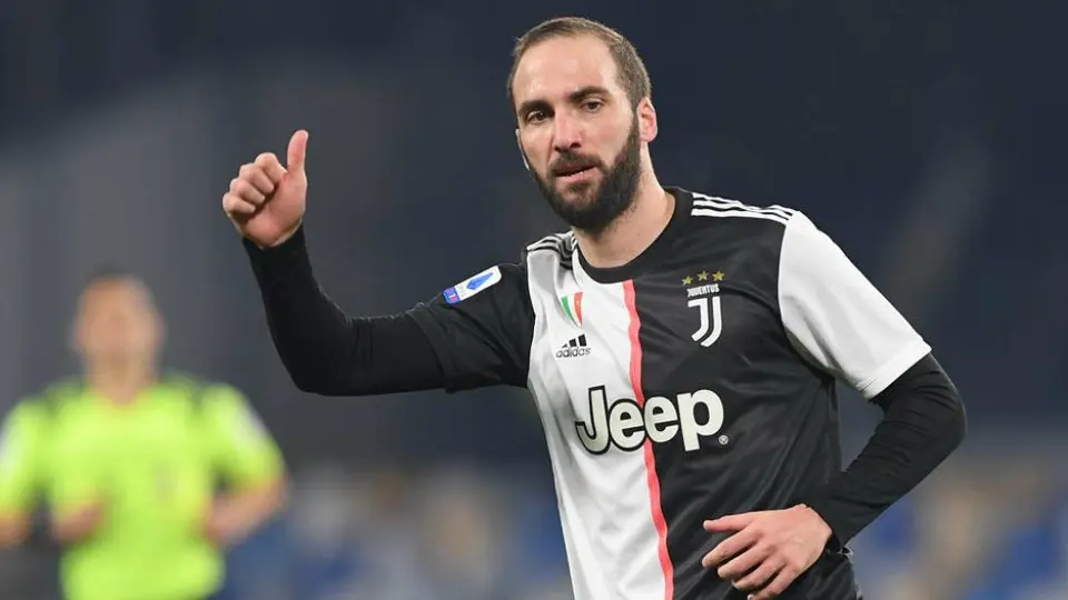 Padre de Gonzalo Higuaín: 'Mi hijo respetará su contrato de un año con la Juventus'