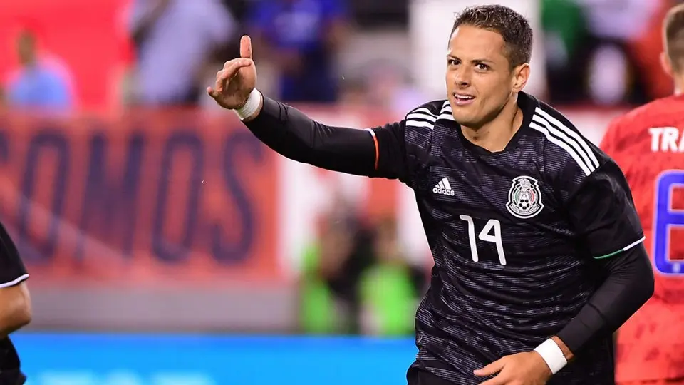 Dennis te Kloese: 'Chicharito ha sido el jugador más exitoso de su país en la última década'