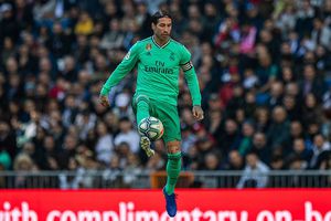 Tvboy realizó grafiti de un beso entre Gerard Piqué y Sergio Ramos