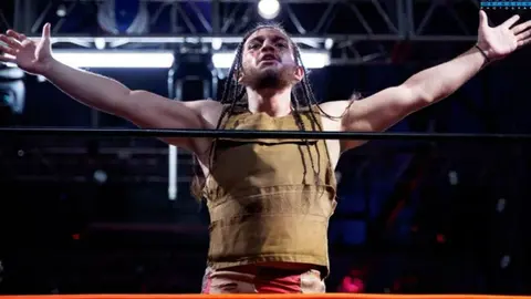 Matt Travis, luchador independiente, falleció atropellado mientras paseaba en bicicleta