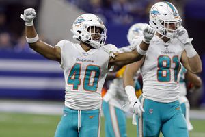 Dolphins aprovechó balones perdidos para conquistar triunfo en Indianapolis