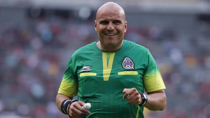 Francisco Chacón felicitó y trolleó a su hijo por graduarse
