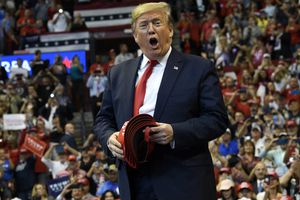 Trump pretende declarar a los narcos terroristas; Ebrard se opone