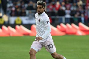 Rodolfo Pizarro sobre Negro Santos: "Es mi juguete"