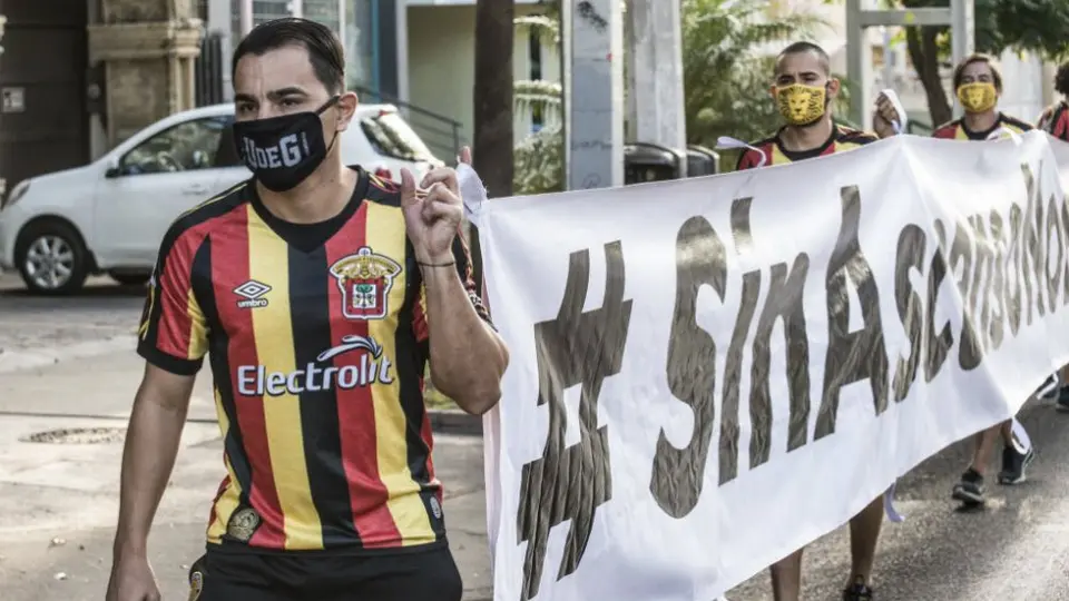 Jugadores de Leones Negros se manifestaron en contra de la desaparición del Ascenso