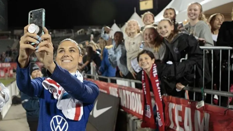 Alex Morgan realiza entrenamiento a días de dar a luz