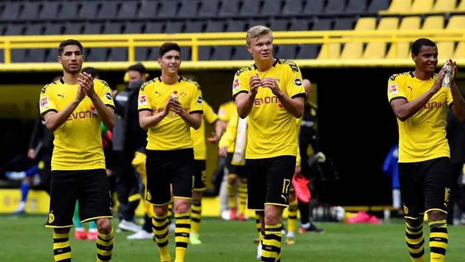 Jugadores del Dortmund dedicaron victoria a aficionados como si estuvieran presentes