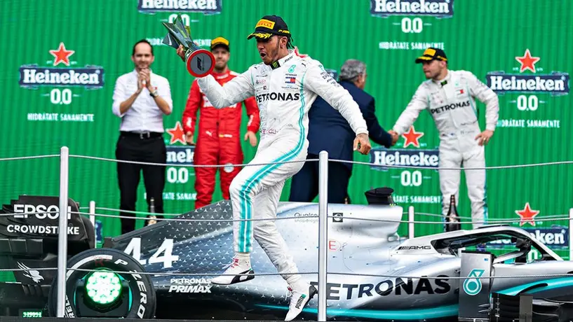 Hamilton espera negociar pronto su nuevo contrato con Mercedes