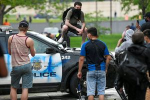 VIDEO: Policías fueron despedidos por asfixiar a un afroamericano durante arresto