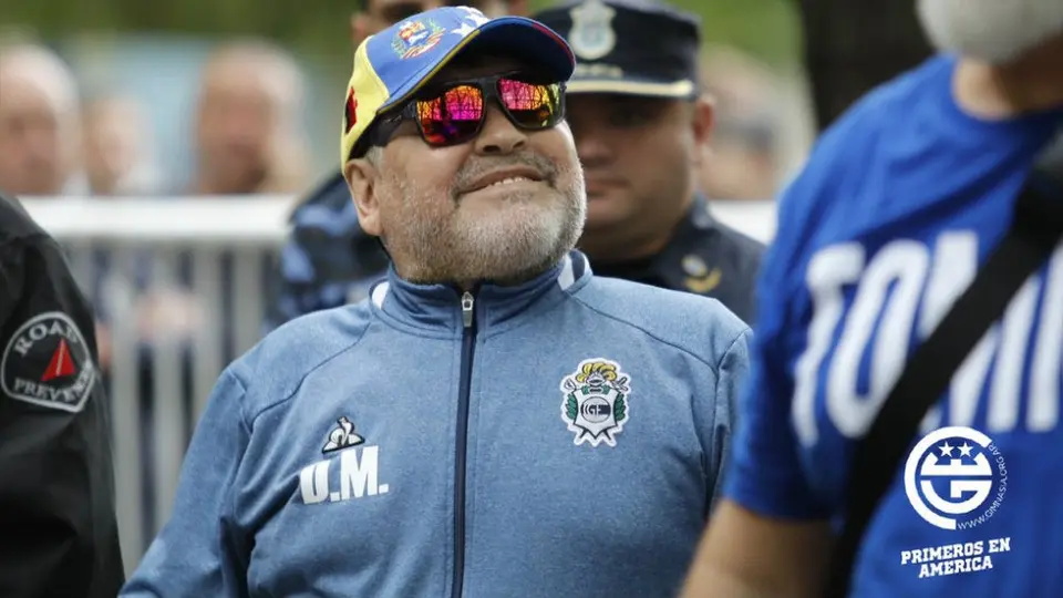 Gimnasia y Esgrima estrenó una mascota con la cara de Maradona